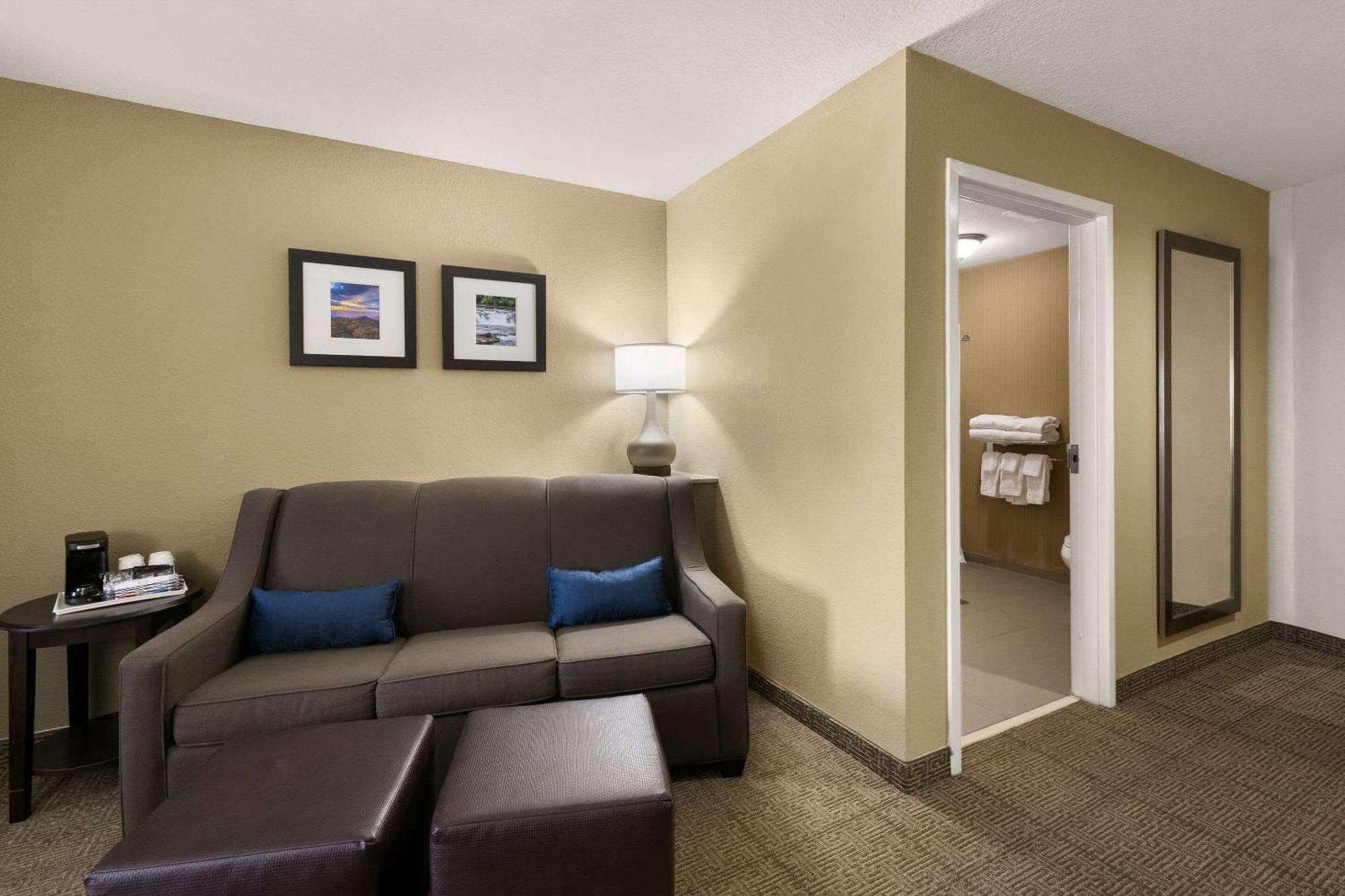 Comfort Suites Commerce Exterior foto